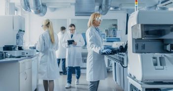 Sandoz investiert 25 Millionen Euro in hochmodernes Labor in (Foto: AdobeStock 259896072 Gorodenkoff)