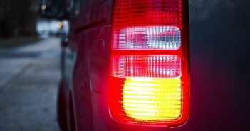 Verhaltensweise im Straßenverkehr: Wichtig für die Sicherheit auf dem Arbeitsweg Anstieg der tödlichen Wegeunfälle: Besorgniserregende Entwicklung auf dem (Foto: TÜV Rheinland)