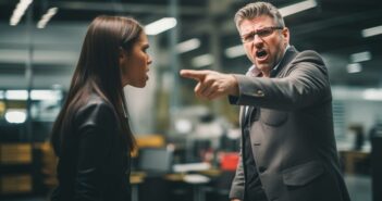 Toxische Menschen: Definition, Eigenschaften und Tipps zum Umgang (Foto: AdobeStock - 684360619 Dudarte)