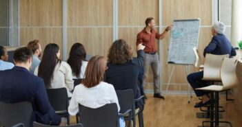 Coaching: Definition, Wichtiges und was das alles kostet (Foto: AdobeStock - 693811264 Studio Romantic)