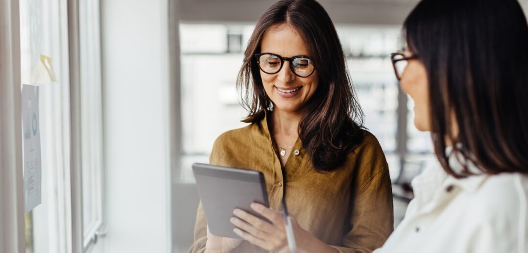 Natali James: Strikte E-Mail-Politik nach Feierabend (Foto: AdobeStock - (JLco) Julia Amaral 692498916)