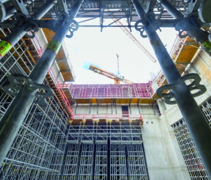 PERI Ingenieure kombinierten Schalung und Gerüst (Foto: PERI Deutschland)