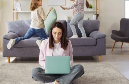 SGD-Fernstudium ermöglicht Eltern flexible Weiterbildung neben Familienalltag ohne (Foto: SGD.)